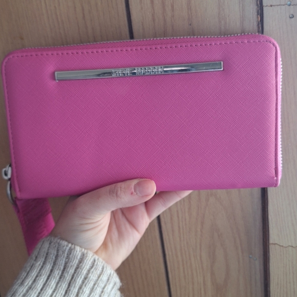 Steve Madden Wristlet - Picture 5 of 5